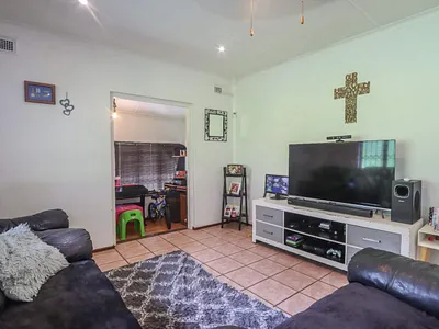 3 Bedroom House For Sale in Queensburgh - YFP1.webp