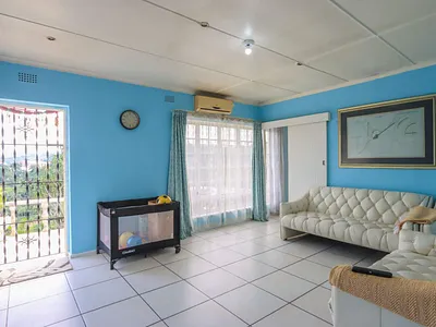 3 Bedroom House For Sale in Queensburgh - D7W4.webp