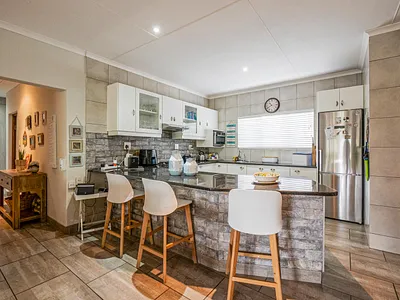 4 Bedroom Townhouse For Sale in Amanzimtoti - 92AL.webp