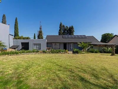 4 Bedroom House For Sale in Kempton Park - ZGh5.webp