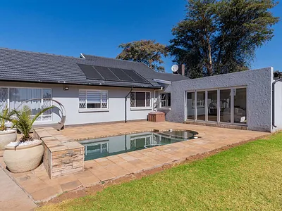 3 Bedroom House For Sale in Kempton Park - 0o0Q.webp