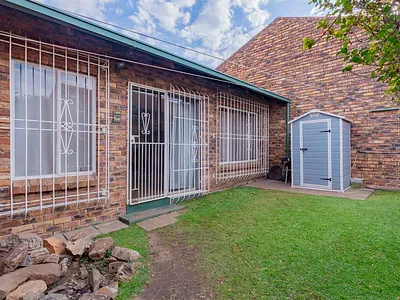 2 Bedroom Townhouse For Sale in Kempton Park - 3JA5.webp