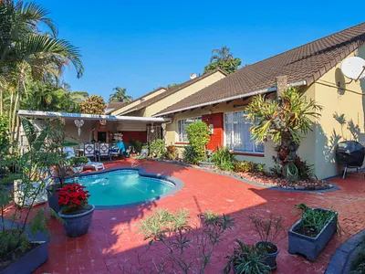 2 Bedroom Townhouse For Sale in Queensburgh - LzjS.webp