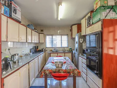 5 Bedroom House For Sale in Durban - XgLD.webp