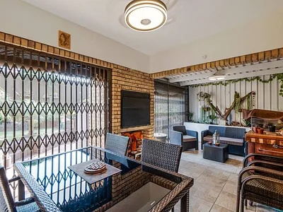 4 Bedroom Townhouse For Sale in Amanzimtoti - 6tB6.webp
