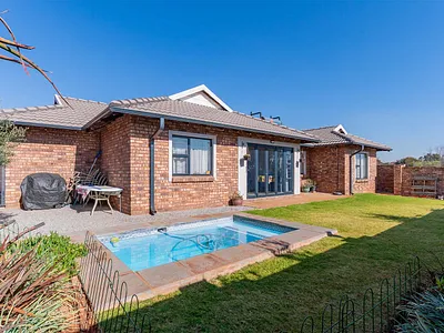 4 Bedroom Townhouse For Sale in Benoni - ye4E.webp
