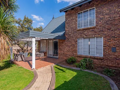 3 Bedroom Townhouse For Sale in Kempton Park - img