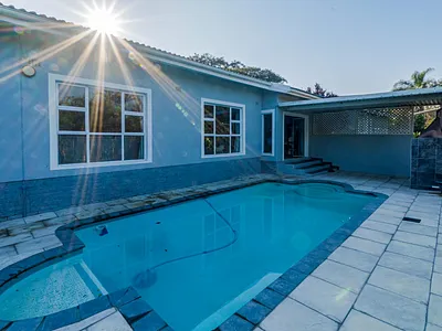 4 Bedroom House For Sale in Amanzimtoti - 9wis.webp