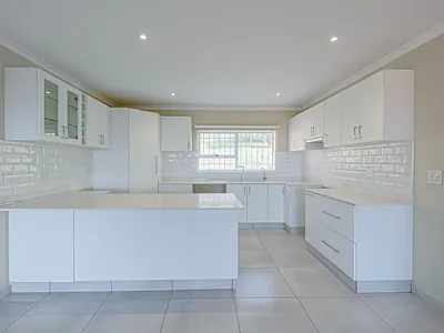 2 Bedroom Apartment For Sale in Amanzimtoti - Vco9.webp