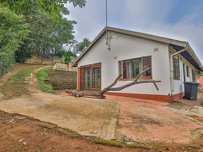 3 Bedroom House For Sale in Amanzimtoti - c7Nj.webp