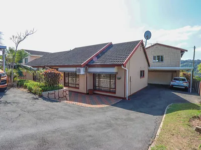 4 Bedroom House For Sale in Queensburgh - img