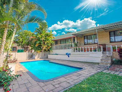 4 Bedroom House For Sale in Queensburgh - img