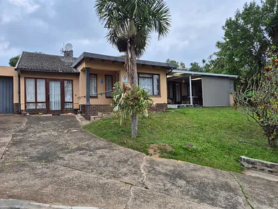 4 Bedroom House For Sale in Amanzimtoti - p7ED.webp