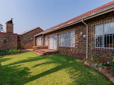 3 Bedroom Townhouse For Sale in Kempton Park - w8kV.webp