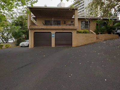 4 Bedroom Townhouse For Sale in Amanzimtoti - MBpb.webp