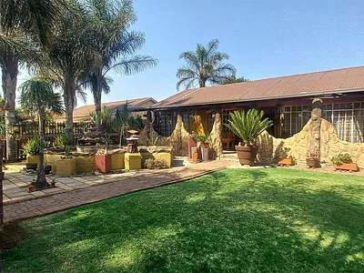 3 Bedroom House For Sale in Paul Krugersoord, Springs - Qj8n.webp