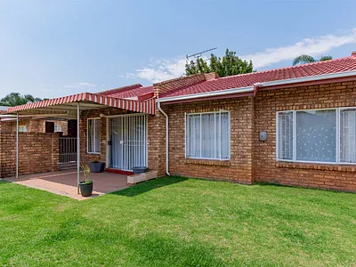 3 Bedroom Townhouse For Sale in Kempton Park - bAQR.webp