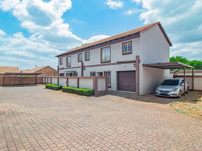 3 Bedroom Townhouse For Sale in Pretoria - pQIp.webp