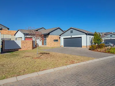 3 Bedroom Townhouse For Sale in Centurion - oFTR.webp