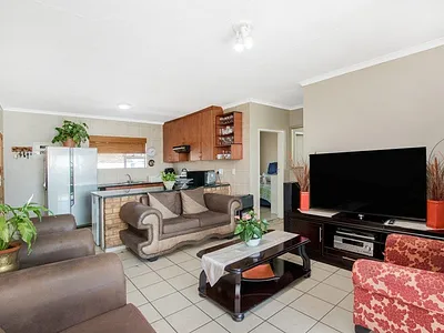 3 Bedroom Townhouse For Sale in Roodepoort - 1pqk.webp