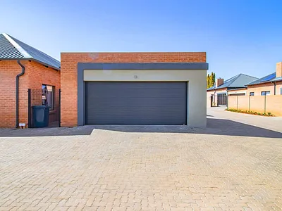 2 Bedroom Townhouse For Sale in Pretoria - aZMM.webp