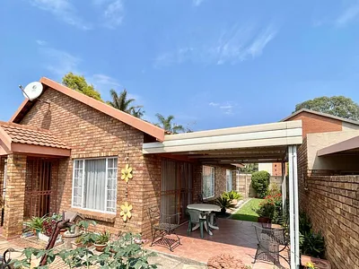 3 Bedroom Townhouse For Sale in Akasia - jFbr.webp