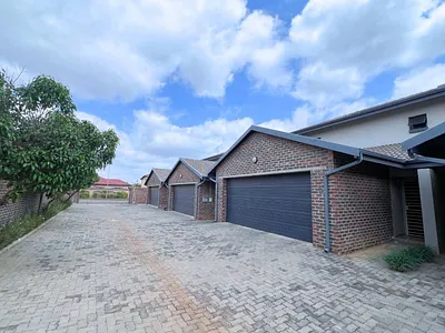 3 Bedroom Townhouse For Sale in Pretoria - Eeou.webp