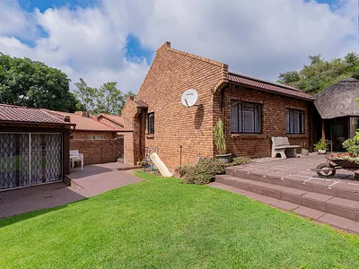 3 Bedroom House For Sale in Kempton Park - YatR.webp