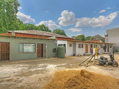 6 Bedroom House For Sale in Johannesburg - rOoH.webp