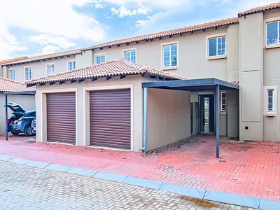 3 Bedroom Townhouse For Sale in Pretoria - 6g32.webp