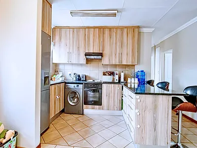 3 Bedroom Apartment For Sale in Annlin-Wes, Pretoria - 5HRo.webp