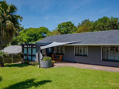 4 Bedroom House For Sale in Amanzimtoti - Sa1X.webp