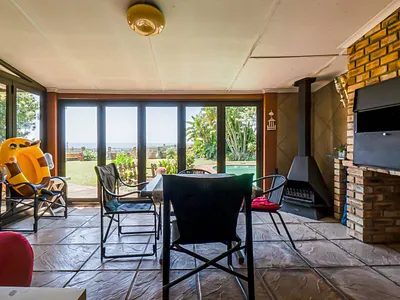 4 Bedroom House For Sale in Amanzimtoti - 2oTx.webp