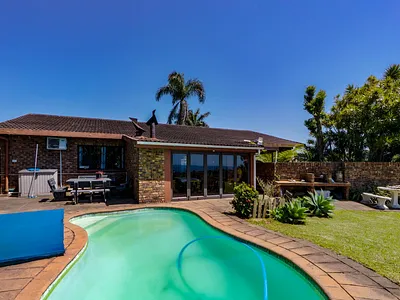 4 Bedroom House For Sale in Amanzimtoti - DRNf.webp