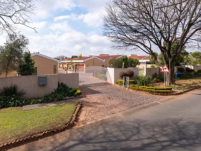 3 Bedroom Townhouse For Sale in Benoni - 9pR5.webp