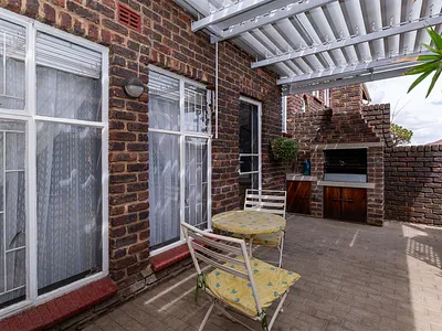 2 Bedroom Townhouse For Sale in Kempton Park - r2jL.webp