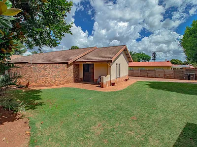 6 Bedroom House For Sale in Centurion - 9VF4.webp