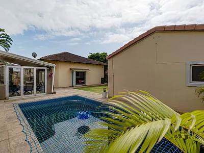 5 Bedroom House For Sale in Amanzimtoti - MnLX.webp