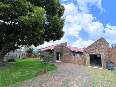 3 Bedroom House For Sale in Brakpan - CwkP.webp