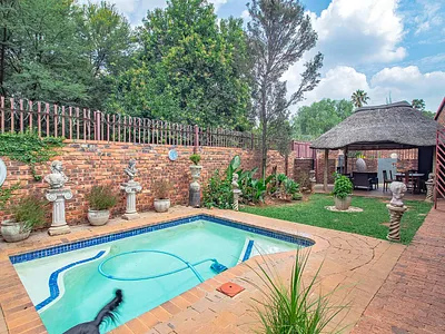 3 Bedroom Townhouse For Sale in Pretoria - Y0f9.webp