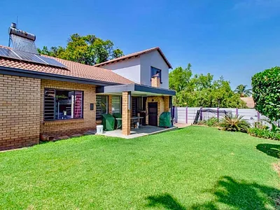 3 Bedroom House For Sale in Garsfontein, Pretoria - Di3E.webp