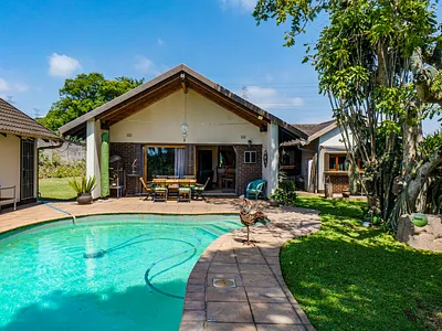 4 Bedroom House For Sale in Amanzimtoti - yPBG.webp
