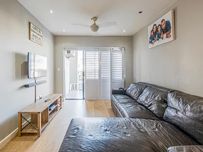 2 Bedroom Apartment For Sale in Amanzimtoti - mUxv.webp