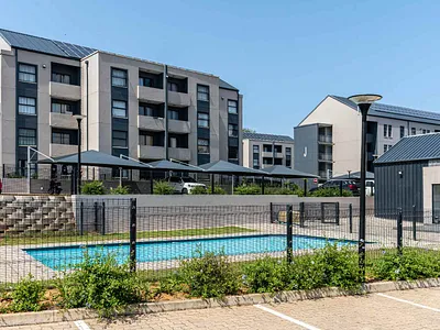 2 Bedroom Apartment For Sale in Amanzimtoti - 6lO2.webp