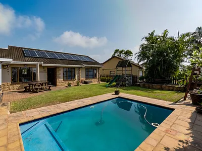 3 Bedroom Townhouse For Sale in Amanzimtoti - 5yIk.webp