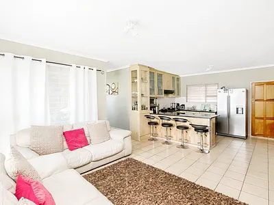 3 Bedroom Townhouse For Sale in Roodepoort - hU4z.webp