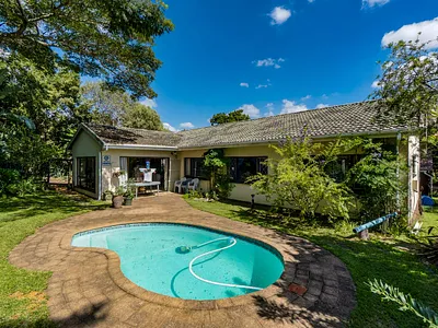 4 Bedroom House For Sale in Amanzimtoti - Jp26.webp