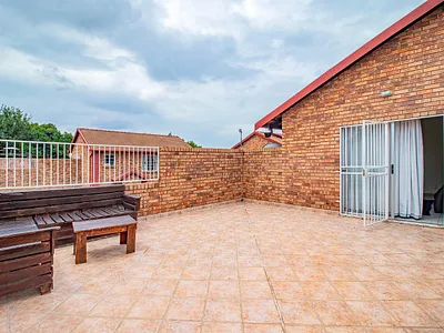 2 Bedroom Apartment For Sale in Centurion - rC9Z.webp