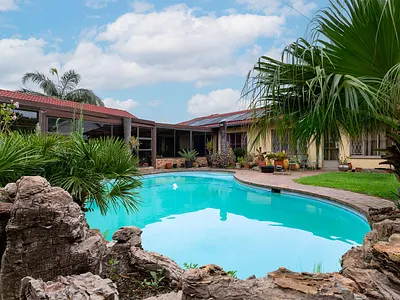 6 Bedroom House For Sale in Kempton Park - j7hy.webp