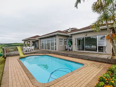 6 Bedroom House For Sale in Amanzimtoti - Zf9S.webp